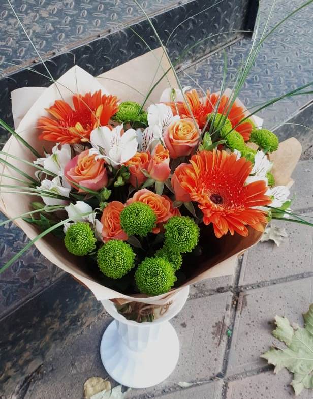 Букет цветов из: Герберы, Хризантемы, Альстромерии и Розы в Силикатном