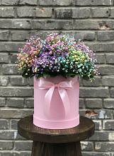 Цветочная композиция из Гипсофила и Розы в шляпной коробке в Силикатном