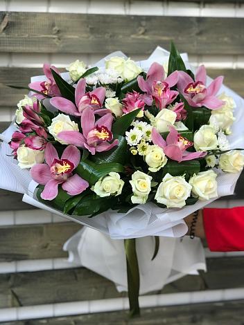 Букет цветов из: Розы и Хризантемы в Силикатном