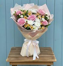 Букет цветов из:  Гвоздики, Орхидеи и Розы #REPLACE_PRED# Силикатном