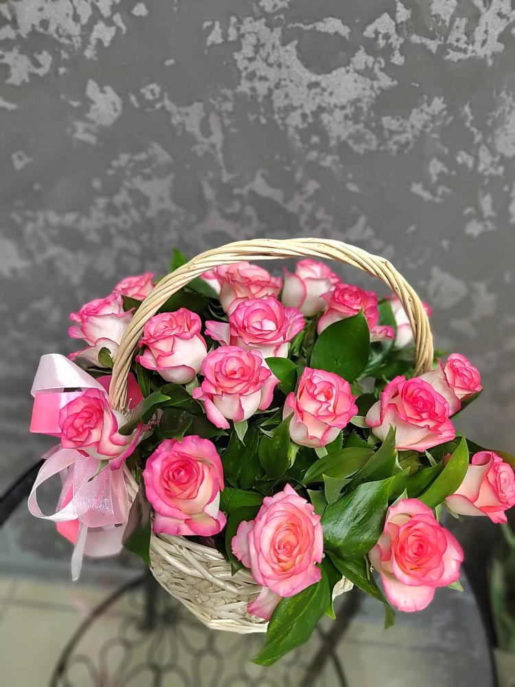 Цветочная композиция из Розы в корзине в Силикатном
