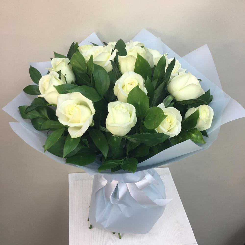 Букет 15 Белых роз Проуд в Силикатном