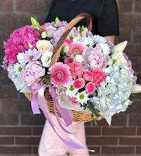 Композиция солнечный день в Силикатном Цветочная композиция из Розы, Хризантемы, Пионы и Лизиантусы в корзине в Силикатном