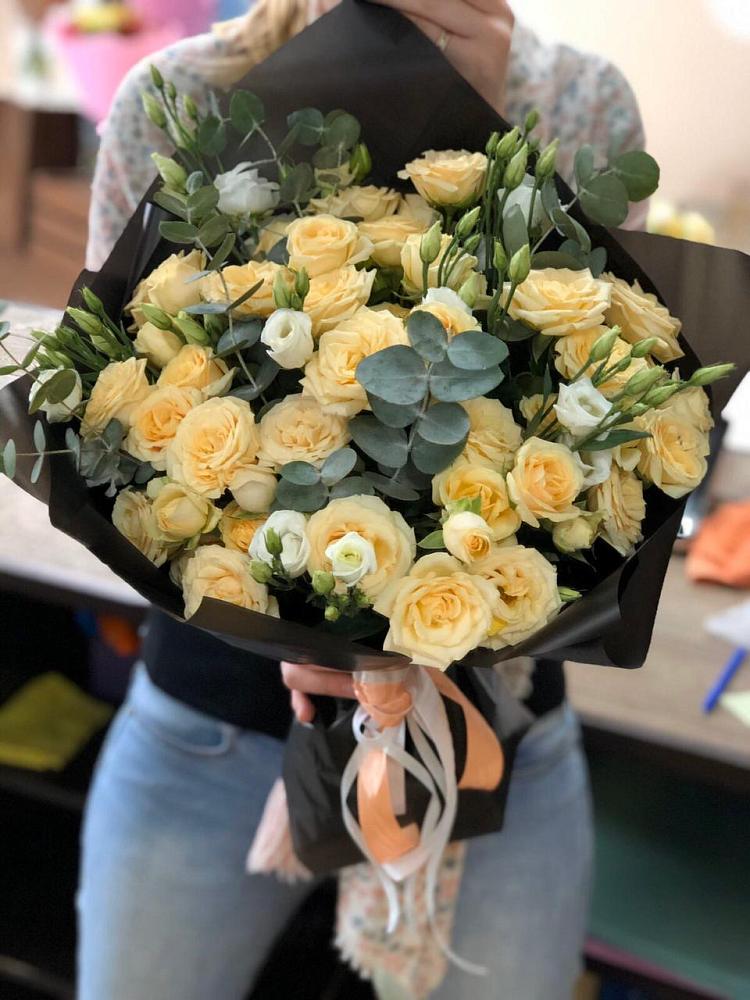 Букет цветов из: Розы и Лизиантусы в Силикатном