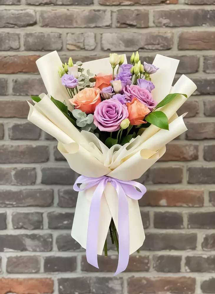 Букет цветов из: Лизиантусы и Розы в Силикатном