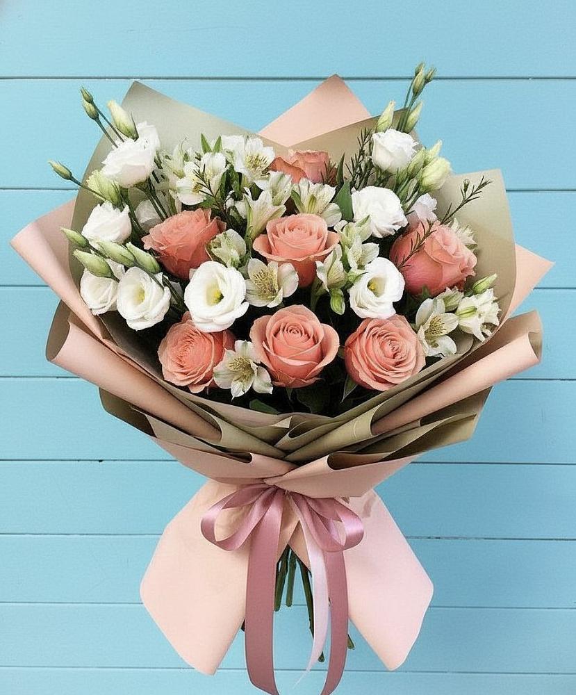 Букет цветов из: Розы, Альстромерии и Лизиантусы в Силикатном