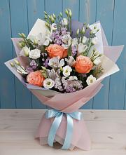 Букет цветов из:  Лизиантусы, Розы, Альстромерии и Гипсофила в Силикатном