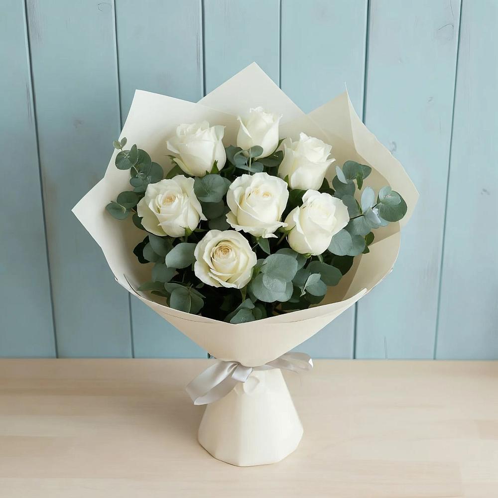 Букет Белые розы в Эвкалипте в Силикатном