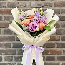 Букет цветов из:  Лизиантусы и Розы в Силикатном