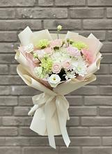 Букет цветов из:  Гвоздики, Розы, Лизиантусы и Хризантемы в Силикатном