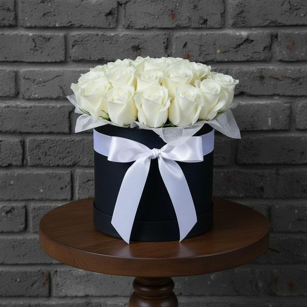 Цветочная композиция из Розы в шляпной коробке в Силикатном