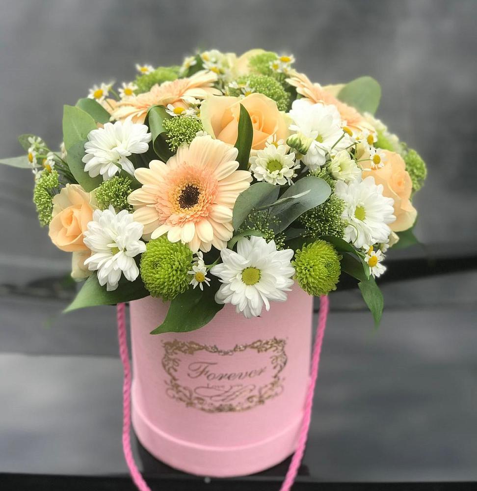 Цветочная композиция из Розы, Герберы и Хризантемы в шляпной коробке в Силикатном