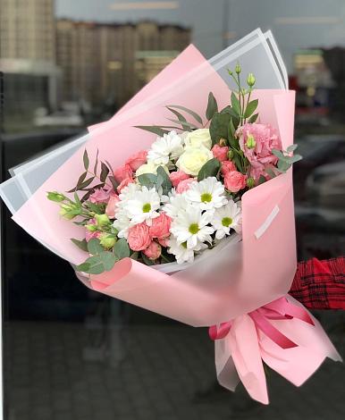 Букет цветов из: Розы, Лизиантусы и Хризантемы в Силикатном