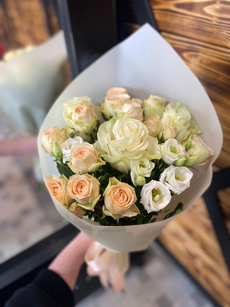 Букет цветов из: Розы и Лизиантусы в Силикатном