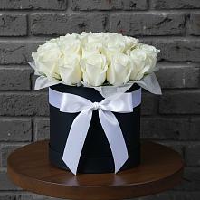 Цветочная композиция из Розы в шляпной коробке в Силикатном